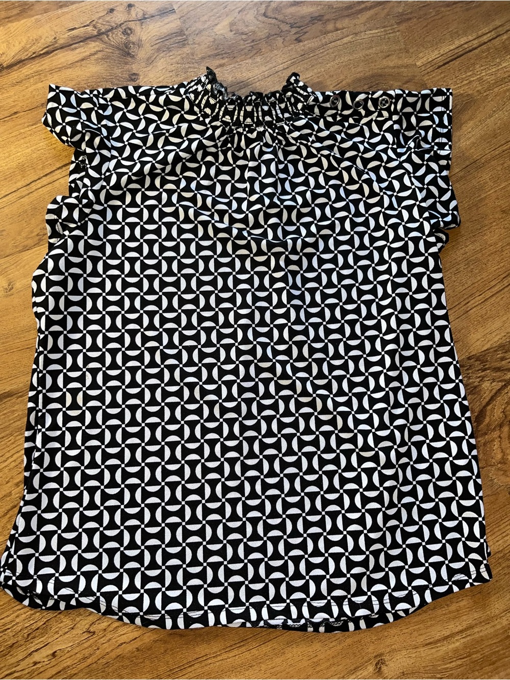 Adrienne Vittadini black and white sleeveless blouse women’s xl
